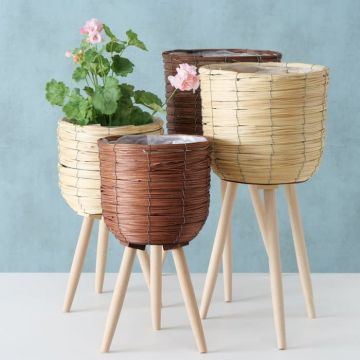 Set 2 ghivece din lemn Khare Maro inchis / Natural, Modele Asortate, Ø30xH60 cm / Ø25xH46 cm Set 2 ghivece din lemn Khare Maro inchis / Natural, Modele Asortate, Ø30xH60 cm / Ø25xH46 cm